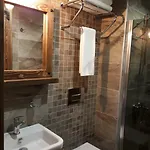 Hotel The 3*