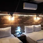 Hotel The 3*