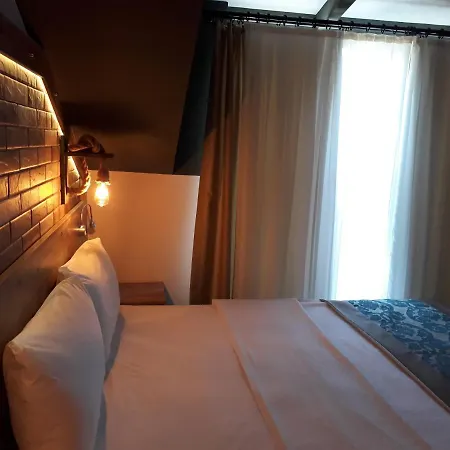 Hotel The 3*
