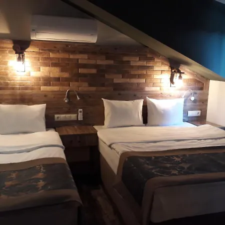 Hotel The 3*