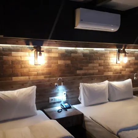 Hotel The 3*